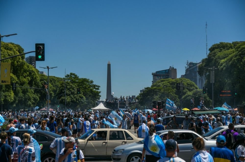 Nebunie în Buenos Aires! Lionel Messi și ceilalți campioni mondiali, sărbătoriți pe străzi_6