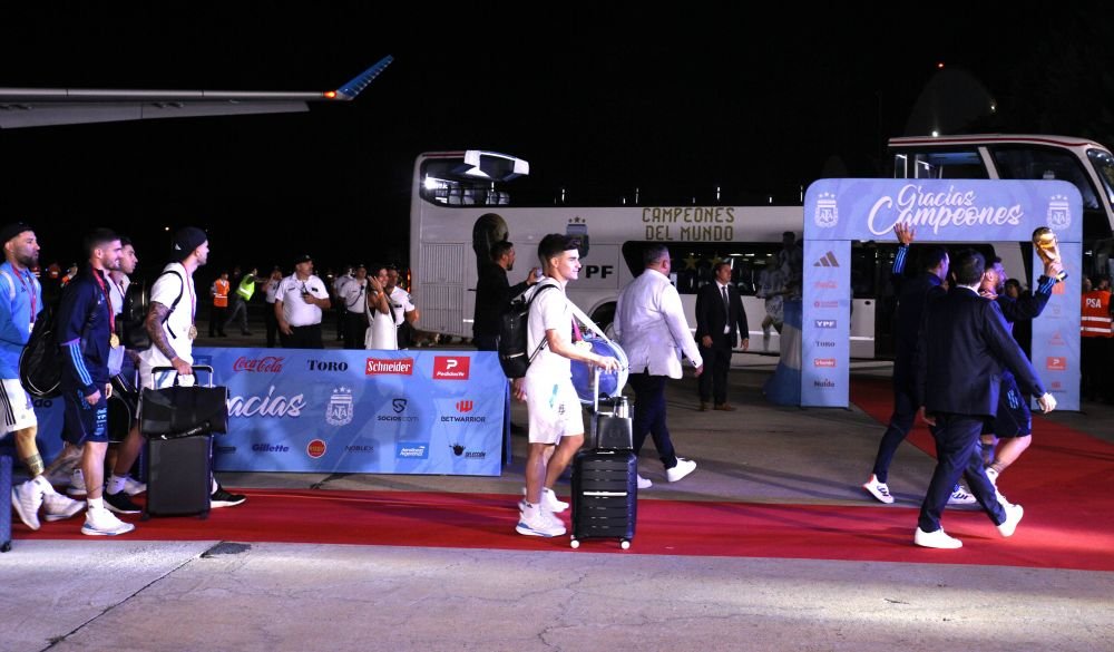Nebunie în Buenos Aires! Lionel Messi și ceilalți campioni mondiali, sărbătoriți pe străzi_7