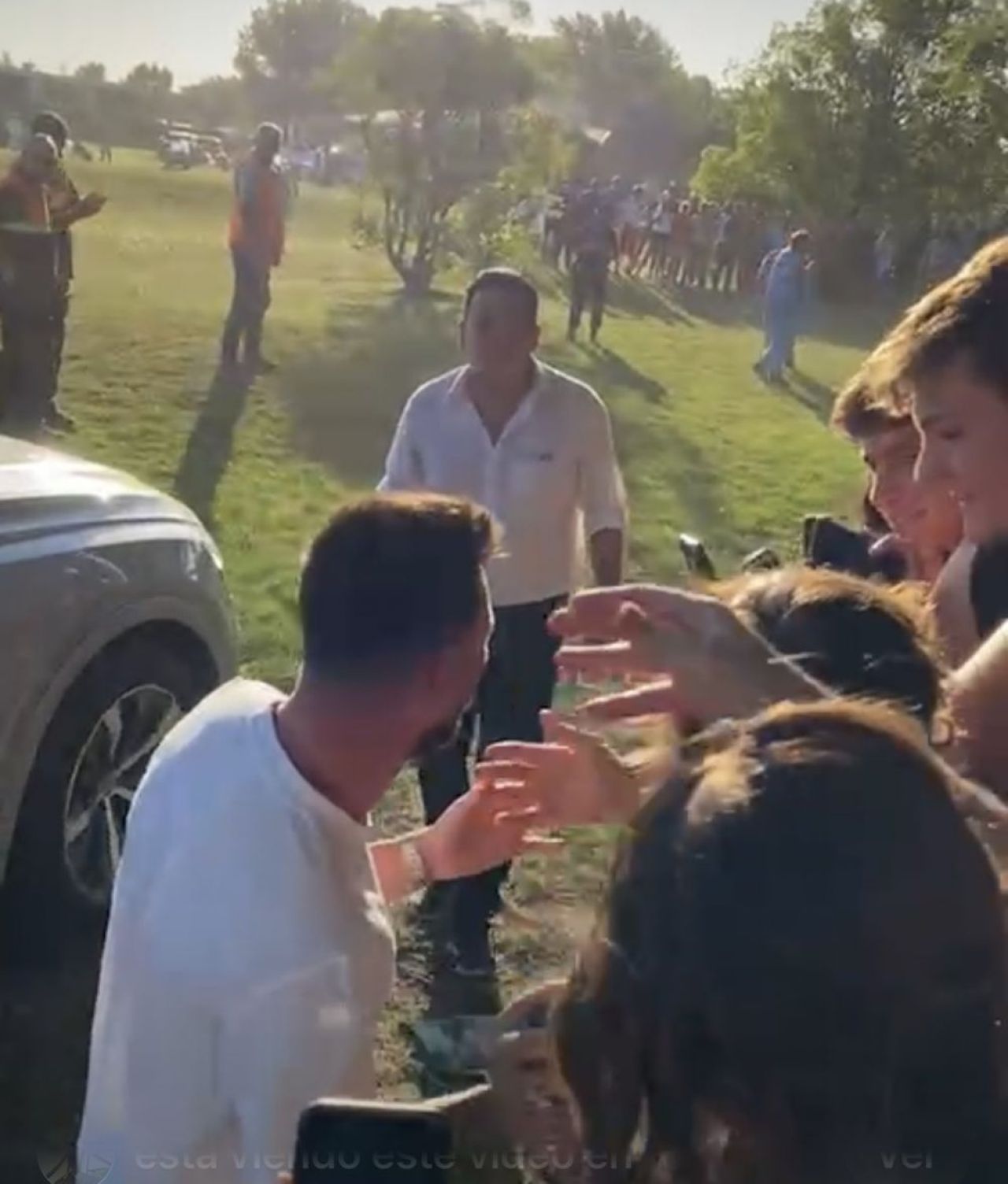 Lionel Messi, ajutat de poliție pentru a intra în locuința din Rosario. Mii de suporteri l-au așteptat în fața casei_6