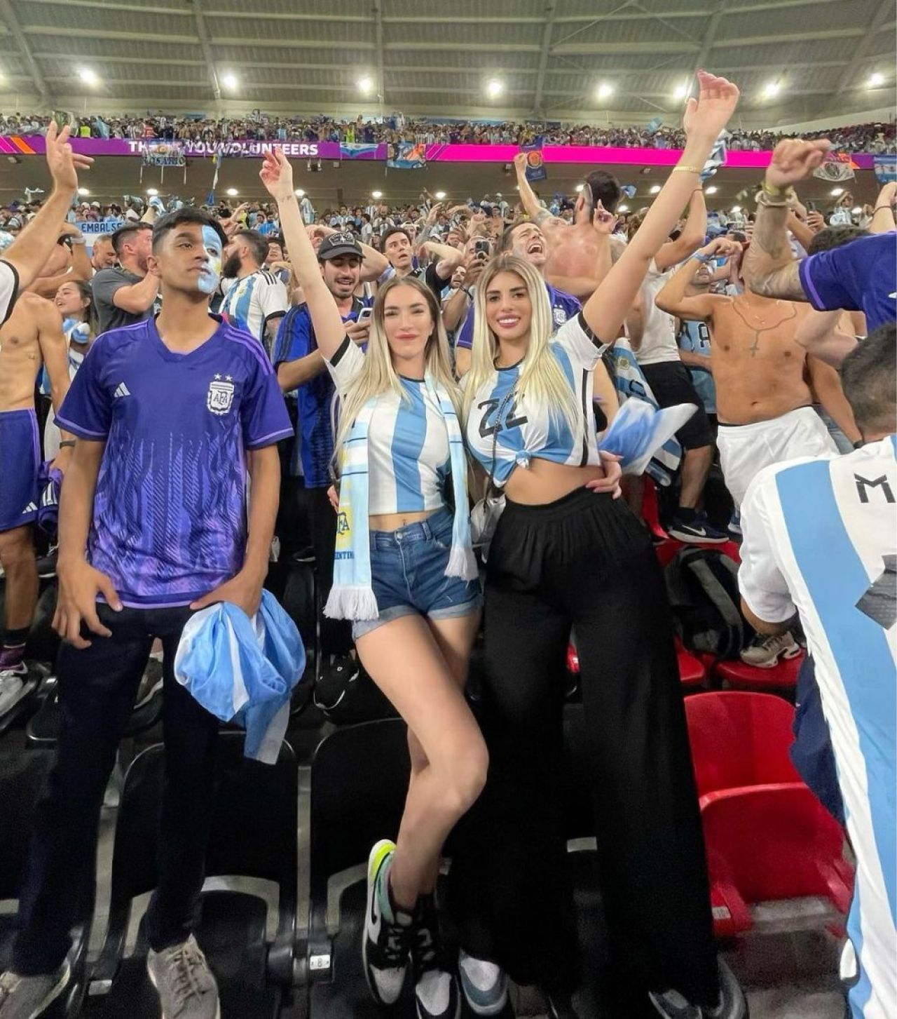 Ce s-a întâmplat cu cele două tinere care s-au dezbrăcat la finala Cupei Mondiale. Anunțul făcut de susținătoarele Argentinei_39