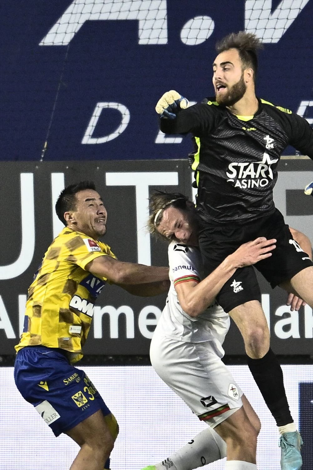 După 2 victorii consecutive cu 5-0, a venit și necazul pentru Valentin Cojocaru la OH Leuven! Echipa românului, eliminată_14