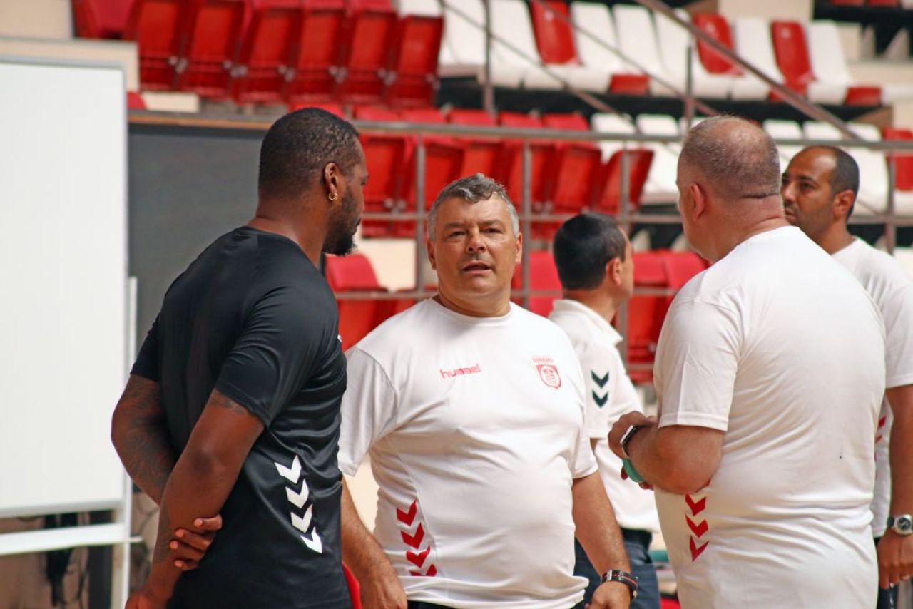 Xavi Pascual nu se sperie de așteptările fanilor lui Dinamo: