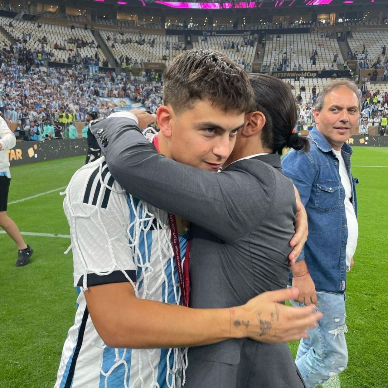 Criticat și insultat de toată planeta după ce a apărut pe teren la finala Mondialului, Salt Bae a pus un nou clip cu Messi _9