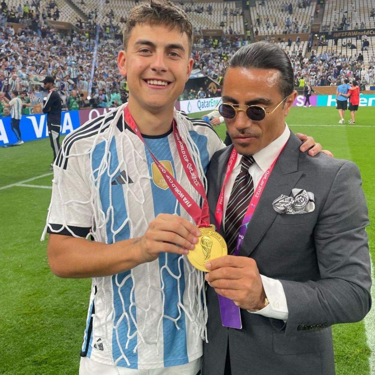 Reacția oficială FIFA, după ce Salt Bae a ajuns să pună mâna pe trofelul Cupei Mondiale, deși nu avea acest drept_1
