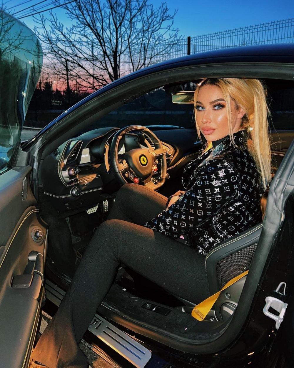 „Suntem unici, frumoși și deștepți!” Sarah Dumitrescu, fiica Anamariei Prodan, le-a răspuns celor care au spus că are operații estetice! Ce a spus despre viața în SUA_14