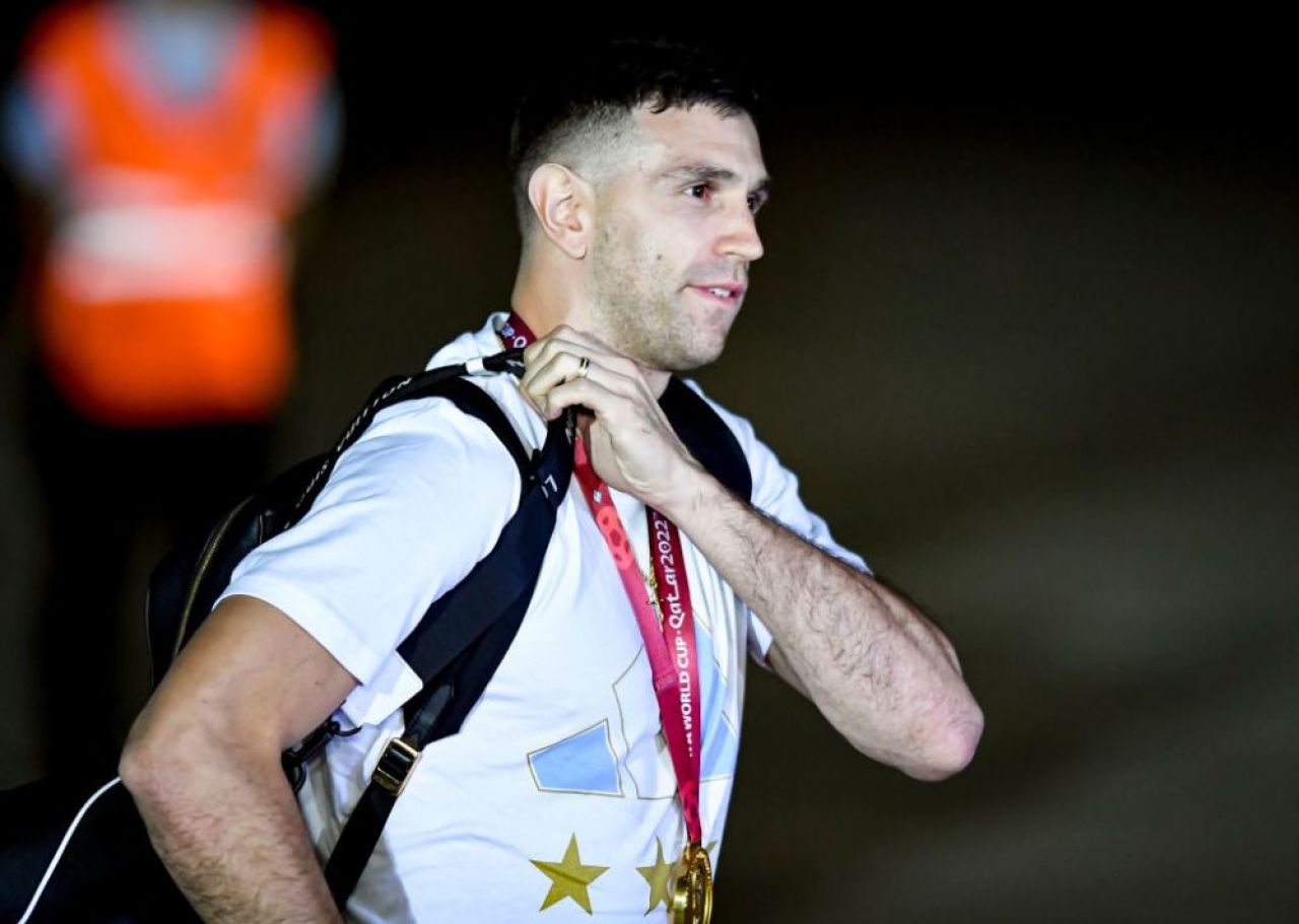 „Când vin mulți 'tați' la tine acasă, să îți vadă mama...” Atac dur la adresa lui Emiliano Martinez după gesturile făcute _1
