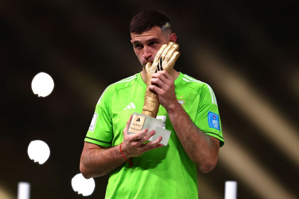 „Când vin mulți 'tați' la tine acasă, să îți vadă mama...” Atac dur la adresa lui Emiliano Martinez după gesturile făcute _7
