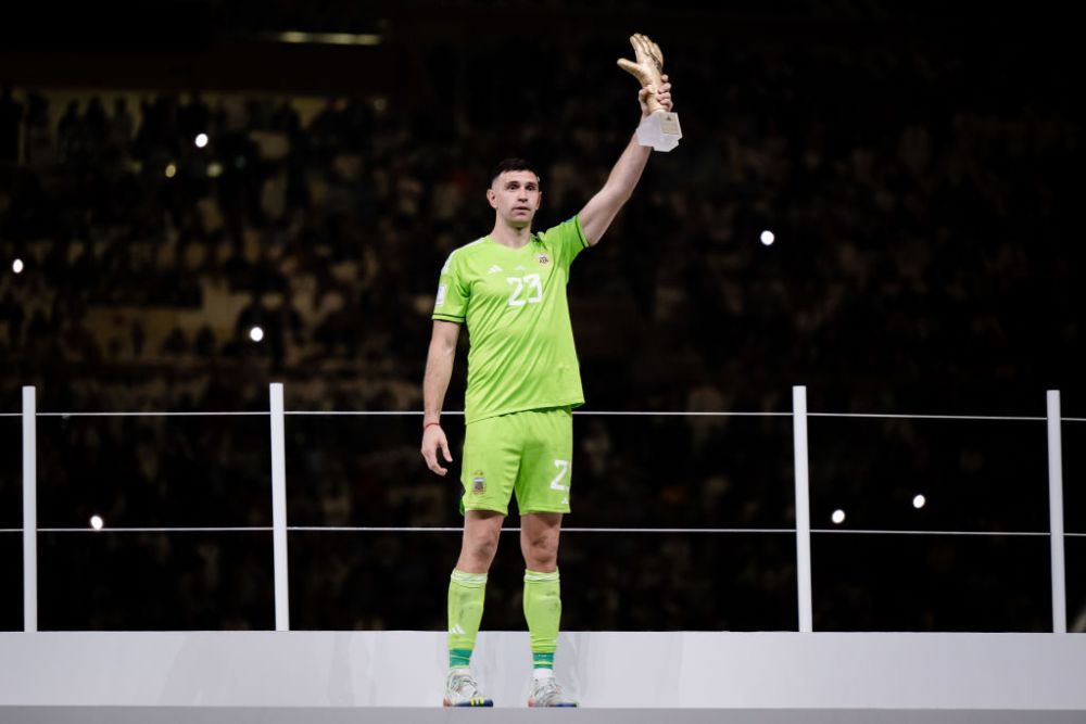 „Când vin mulți 'tați' la tine acasă, să îți vadă mama...” Atac dur la adresa lui Emiliano Martinez după gesturile făcute _10
