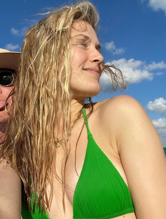 Cea mai sexy reclamă? :) Eugenie Bouchard și-a lansat propriul tricou: ce a inscripționat pe spate_22