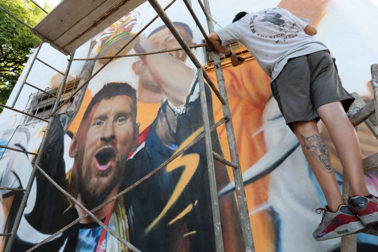 Imagini spectaculoase din Buenos Aires! A apărut prima pictură murală a lui Leo Messi cu Cupa Mondială _6