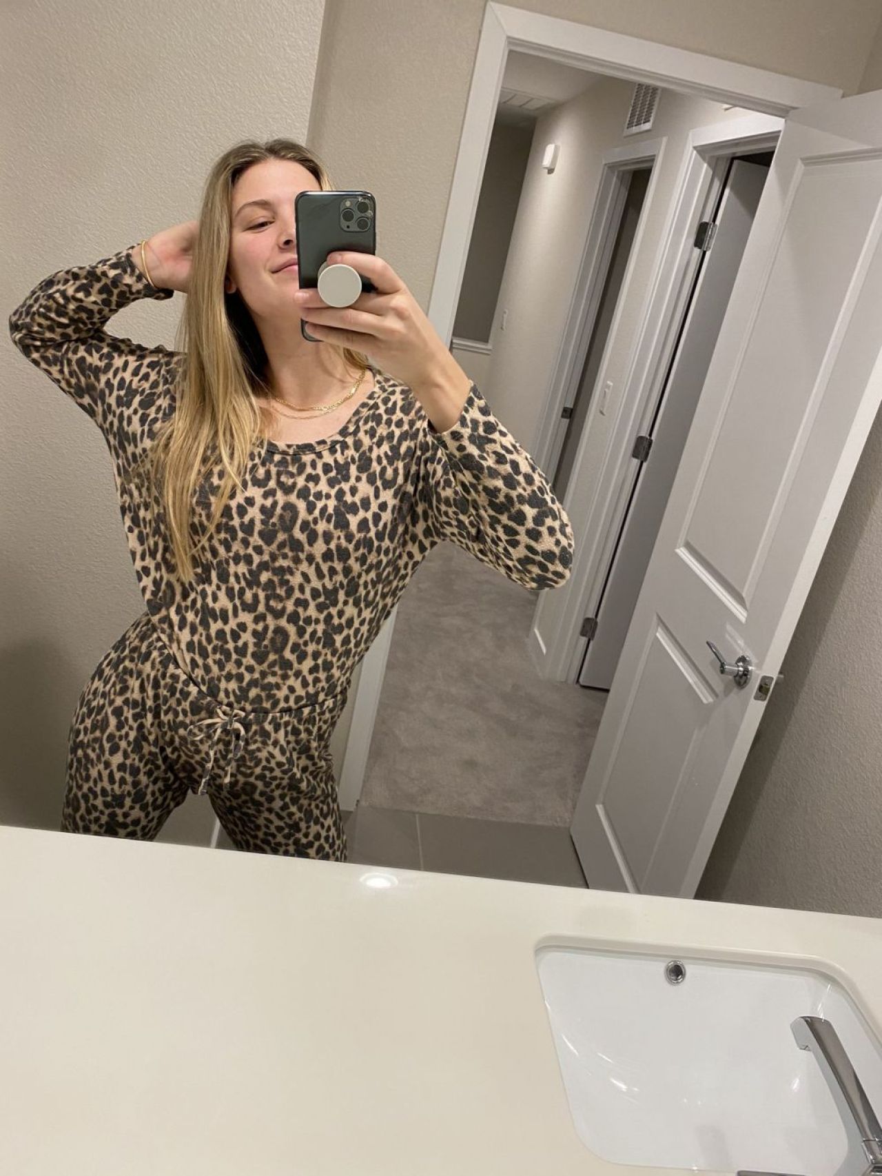 Cea mai sexy reclamă? :) Eugenie Bouchard și-a lansat propriul tricou: ce a inscripționat pe spate_44