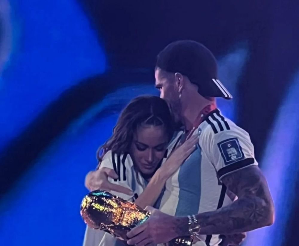 Campionul mondial i-a întrerupt concertul iubitei, actrița Disney adorată de milioane de copii! Declarația de dragoste care a înnebunit publicul argentinian_5