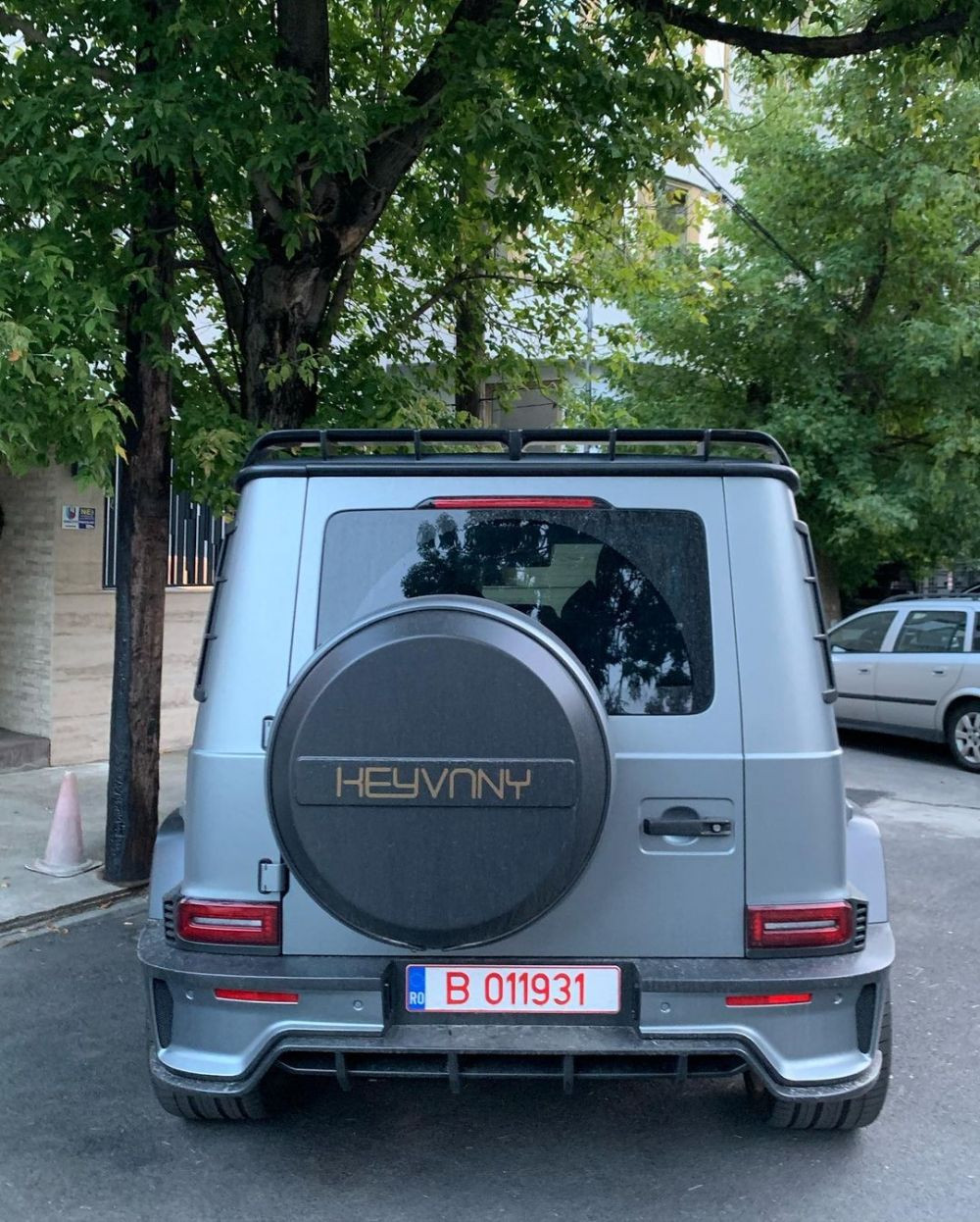 Like father, like son! Fiul lui Mirel Rădoi și-a tunat bolidul de 500.000 de euro! Cum arată &bdquo;sufrageria&rdquo; pe roți&nbsp;