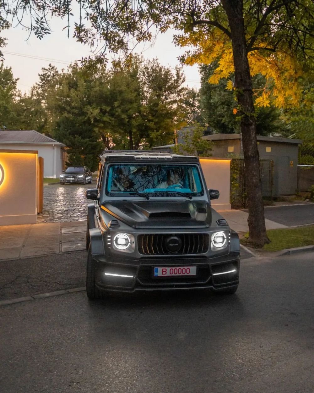 Like father, like son! Fiul lui Mirel Rădoi și-a tunat bolidul de 500.000 de euro! Cum arată „sufrageria” pe roți _4