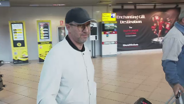 Scump la vorbă! Reacția lui Laurențiu Reghecampf la revenirea în țară. Cum a răspuns antrenorul solicitărilor jurnaliștilor_2