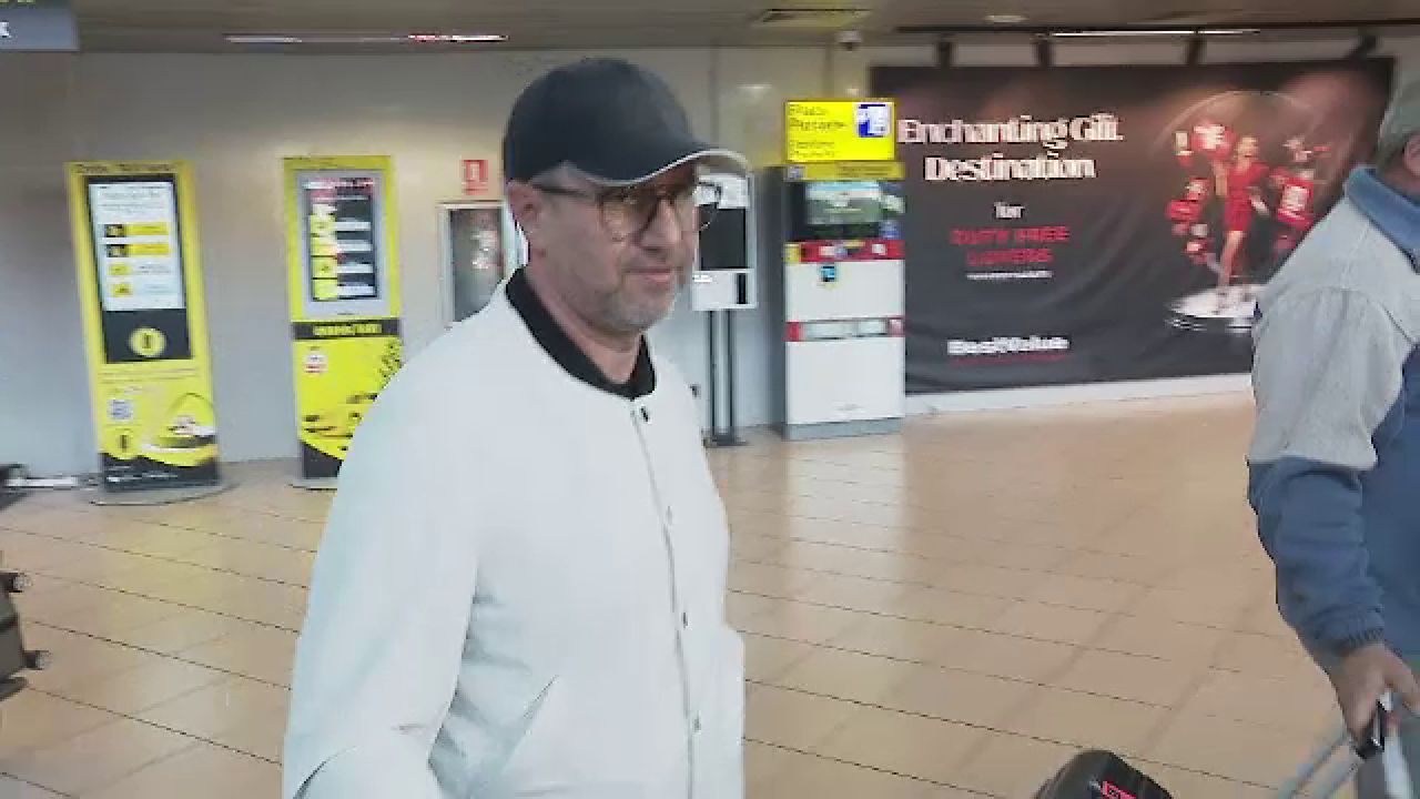 Scump la vorbă! Reacția lui Laurențiu Reghecampf la revenirea în țară. Cum a răspuns antrenorul solicitărilor jurnaliștilor_2