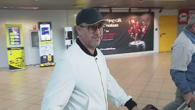 Scump la vorbă! Reacția lui Laurențiu Reghecampf la revenirea în țară. Cum a răspuns antrenorul solicitărilor jurnaliștilor_5