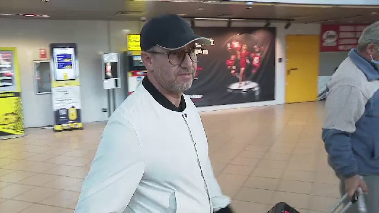 Scump la vorbă! Reacția lui Laurențiu Reghecampf la revenirea în țară. Cum a răspuns antrenorul solicitărilor jurnaliștilor_6