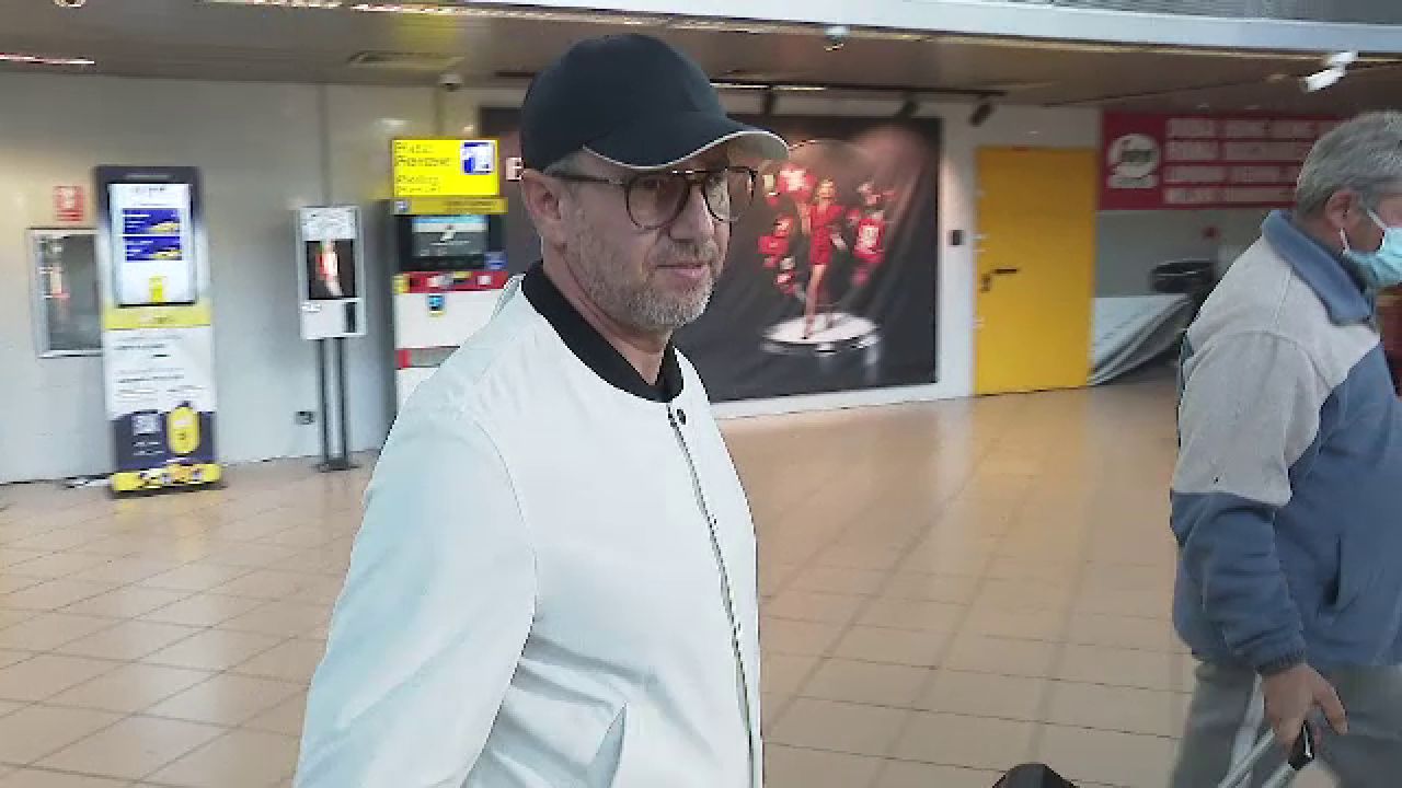 Scump la vorbă! Reacția lui Laurențiu Reghecampf la revenirea în țară. Cum a răspuns antrenorul solicitărilor jurnaliștilor_7