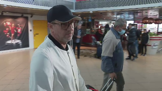 Scump la vorbă! Reacția lui Laurențiu Reghecampf la revenirea în țară. Cum a răspuns antrenorul solicitărilor jurnaliștilor_14