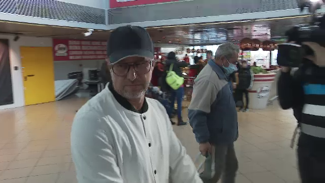 Scump la vorbă! Reacția lui Laurențiu Reghecampf la revenirea în țară. Cum a răspuns antrenorul solicitărilor jurnaliștilor_16