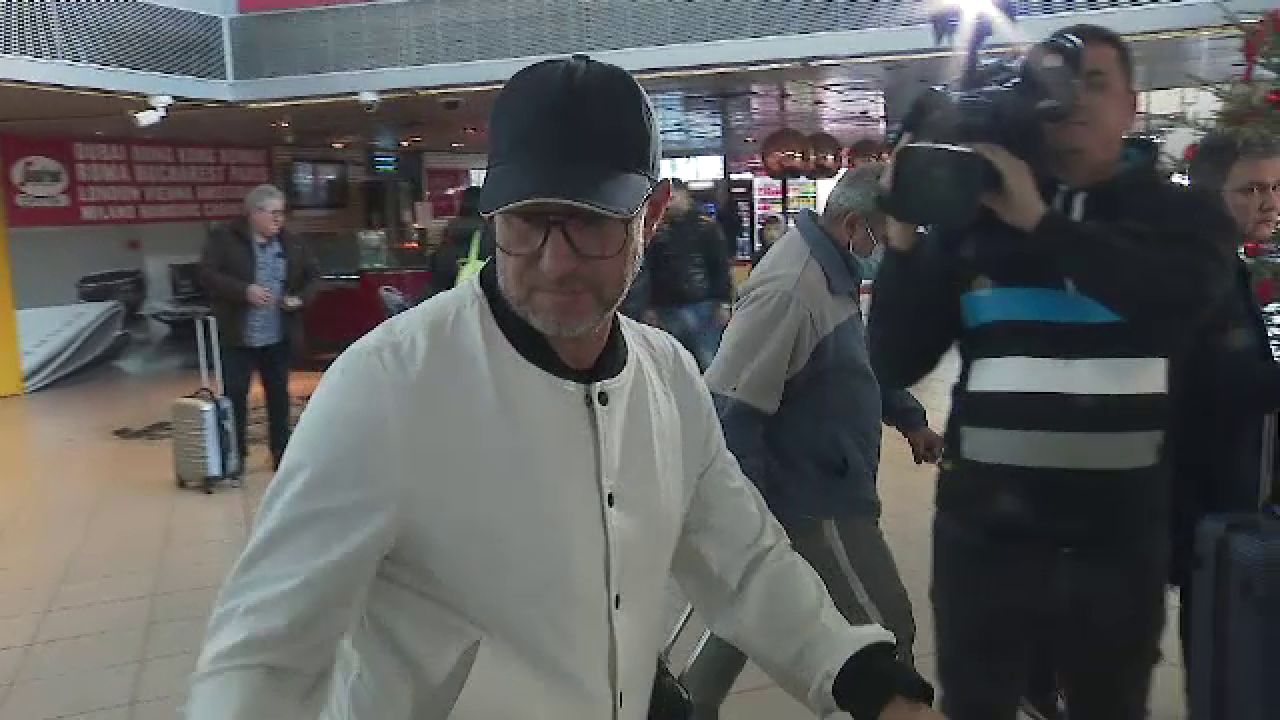 Scump la vorbă! Reacția lui Laurențiu Reghecampf la revenirea în țară. Cum a răspuns antrenorul solicitărilor jurnaliștilor_18