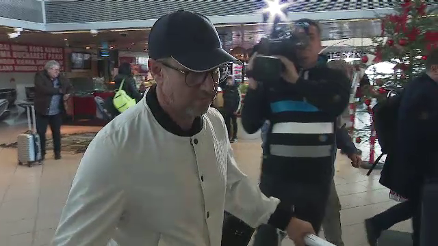 Scump la vorbă! Reacția lui Laurențiu Reghecampf la revenirea în țară. Cum a răspuns antrenorul solicitărilor jurnaliștilor_21