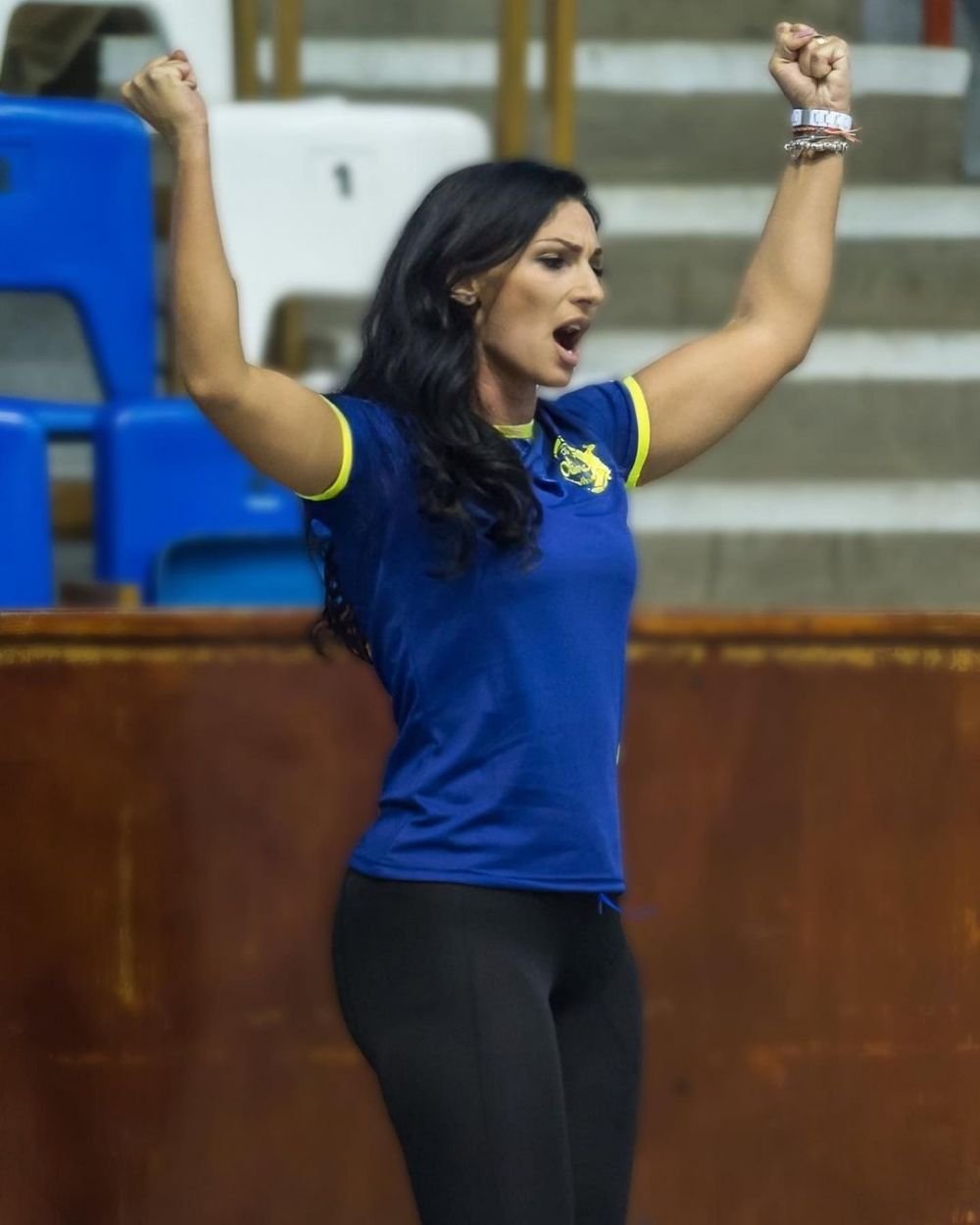 &rdquo;Fetele mele nu vin machiate, rujate&rdquo;. Ce spune Mihaela Evi, antrenoarea de handbal care face senzație pe Instagram