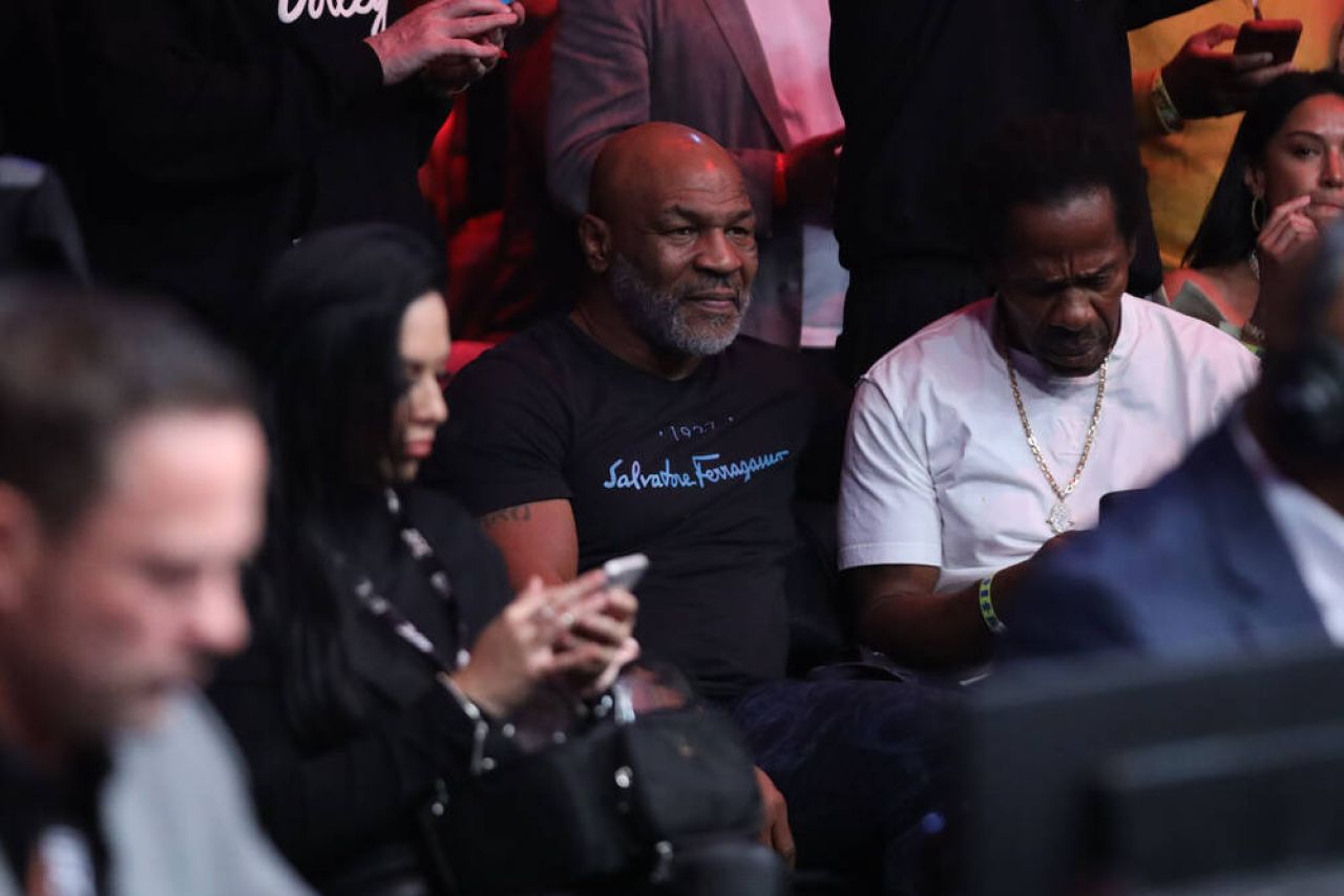 Mike Tyson a încercat să se sinucidă pentru o femeie. Cel mai cumplit adversar al lui Iron Mike nu a purtat mănuși de box, ci o rochie roșie cu sclipici_2