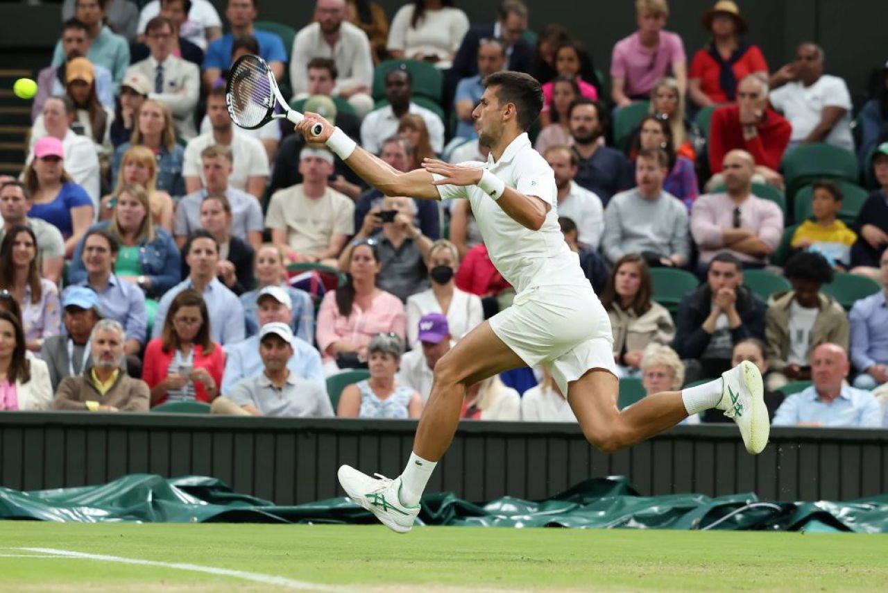 Ediția trecută l-au trimis acasă, acum îi pun covorul roșu lui Djokovic.