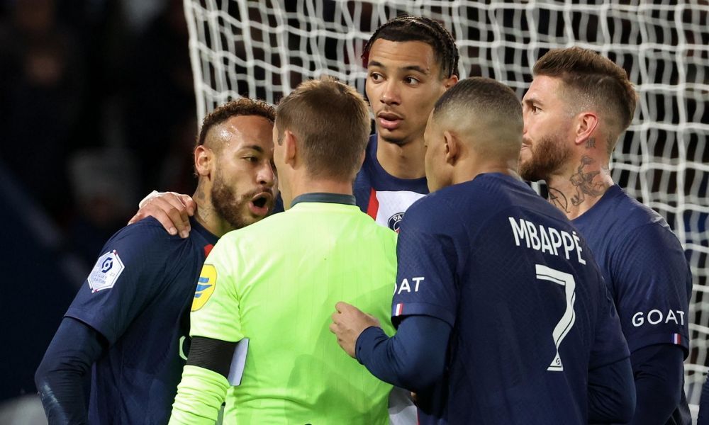 Antrenorul lui PSG atacă arbitrajul după ce Neymar a fost eliminat pentru simulare: