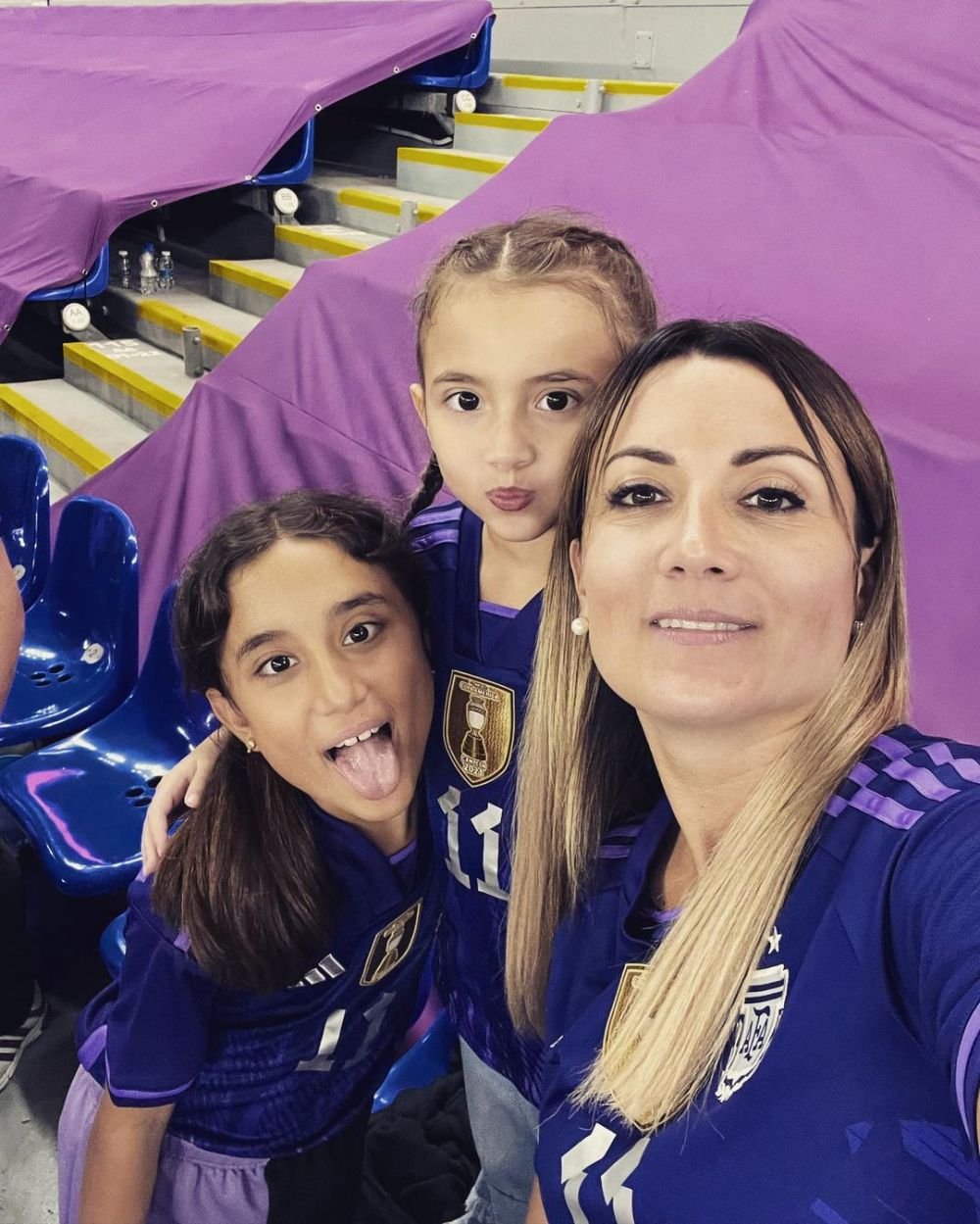 „Te poate învăța cum să înscrii în finale!” Replică devastatoare a soției campionului mondial pentru Adil Rami după criticile francezului _3