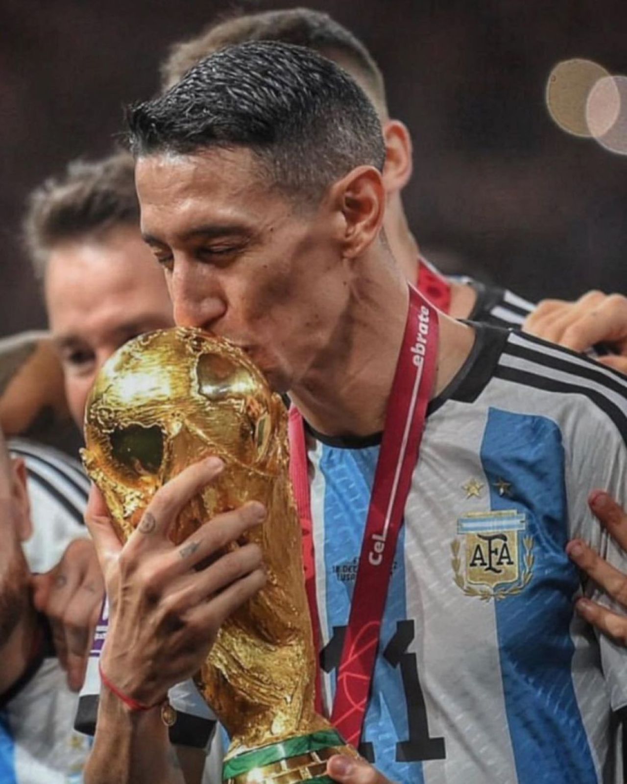 „Te poate învăța cum să înscrii în finale!” Replică devastatoare a soției campionului mondial pentru Adil Rami după criticile francezului _4