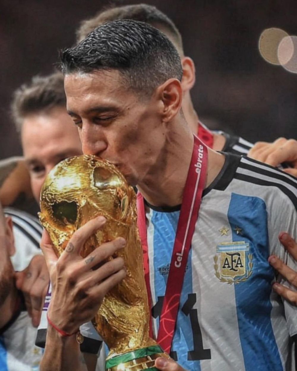 „Te poate învăța cum să înscrii în finale!” Replică devastatoare a soției campionului mondial pentru Adil Rami după criticile francezului _4