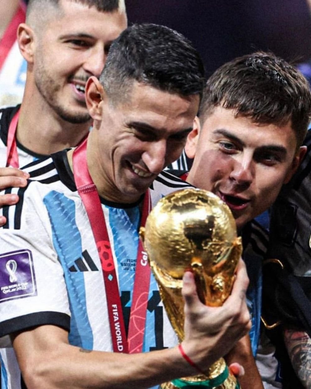„Te poate învăța cum să înscrii în finale!” Replică devastatoare a soției campionului mondial pentru Adil Rami după criticile francezului _5