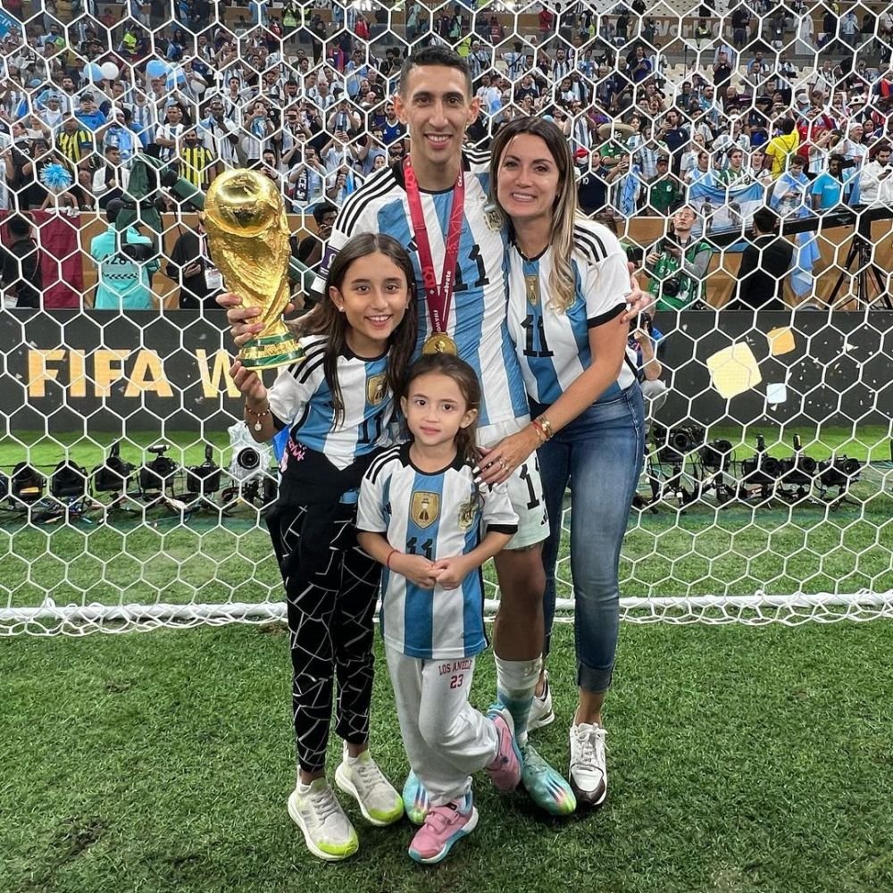 „Te poate învăța cum să înscrii în finale!” Replică devastatoare a soției campionului mondial pentru Adil Rami după criticile francezului _8