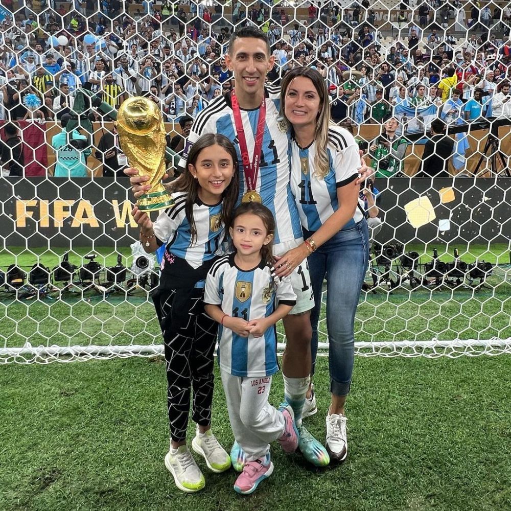 „Te poate învăța cum să înscrii în finale!” Replică devastatoare a soției campionului mondial pentru Adil Rami după criticile francezului _8