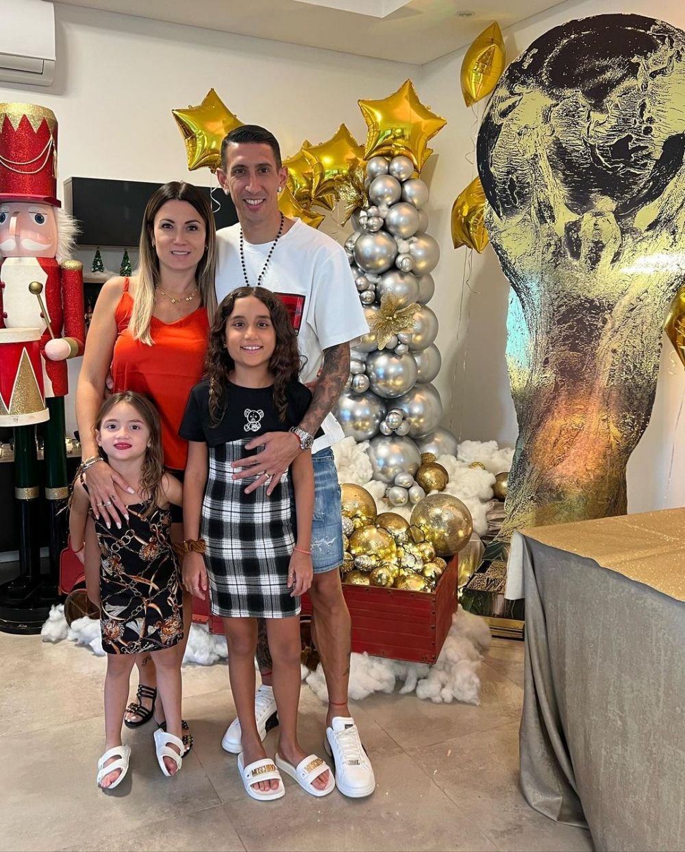 „Te poate învăța cum să înscrii în finale!” Replică devastatoare a soției campionului mondial pentru Adil Rami după criticile francezului _10