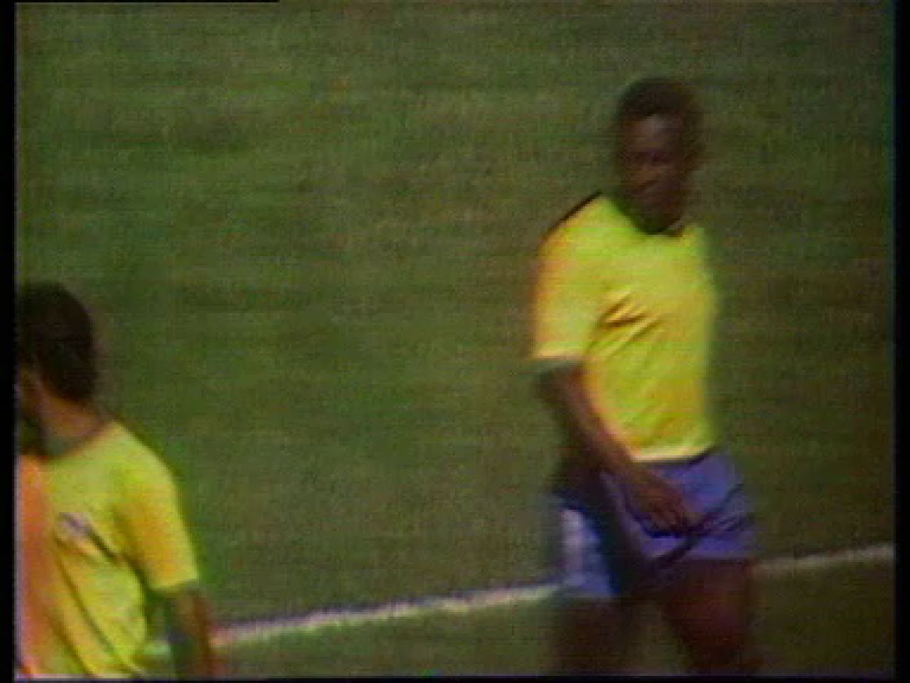 Singurul român cu care Pele a făcut schimb de tricouri a reacționat la moartea legendei braziliene! Ce a spus Mircea Lucescu_12