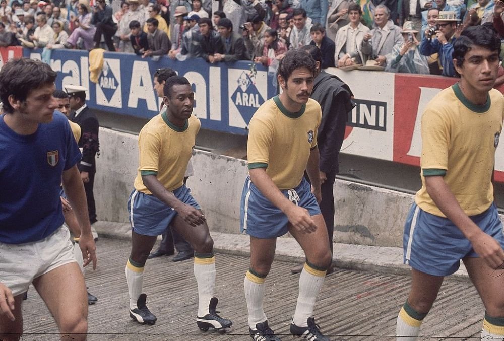 Pele, peste Ronaldo și la egalitate cu Messi! Brazilianul ar fi trebuit să aibă 7 Baloane de Aur _12