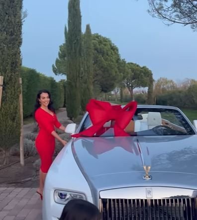 Cristiano Ronaldo și-a scos, în premieră, bolidul de 350.000 de euro la plimbare! Unde au apărut el și Georgina cu cadoul primit de la iubită _3