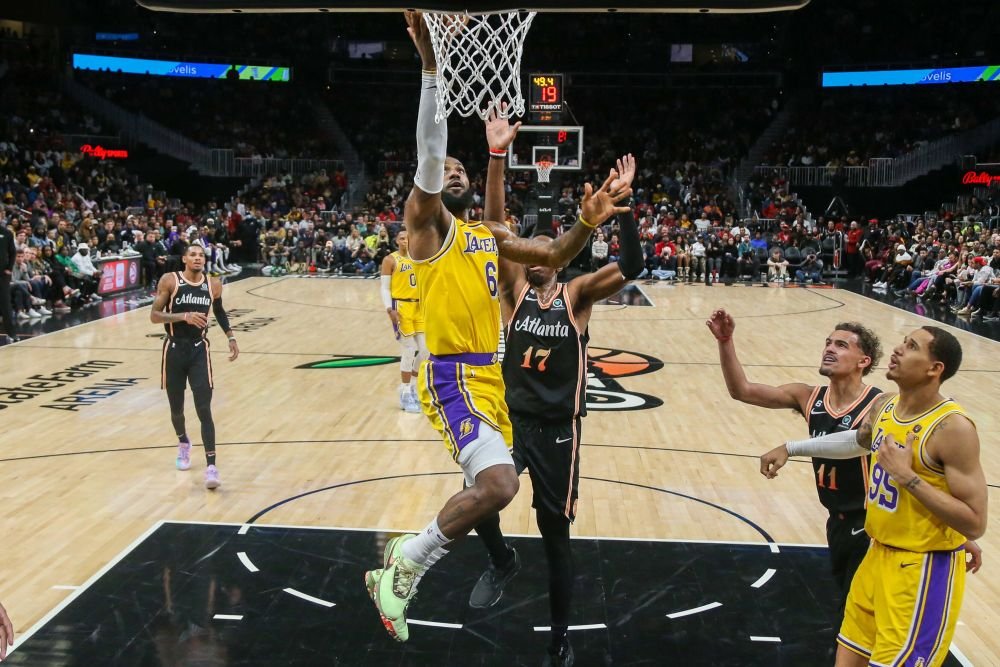 LeBron James a făcut show de ziua lui! 