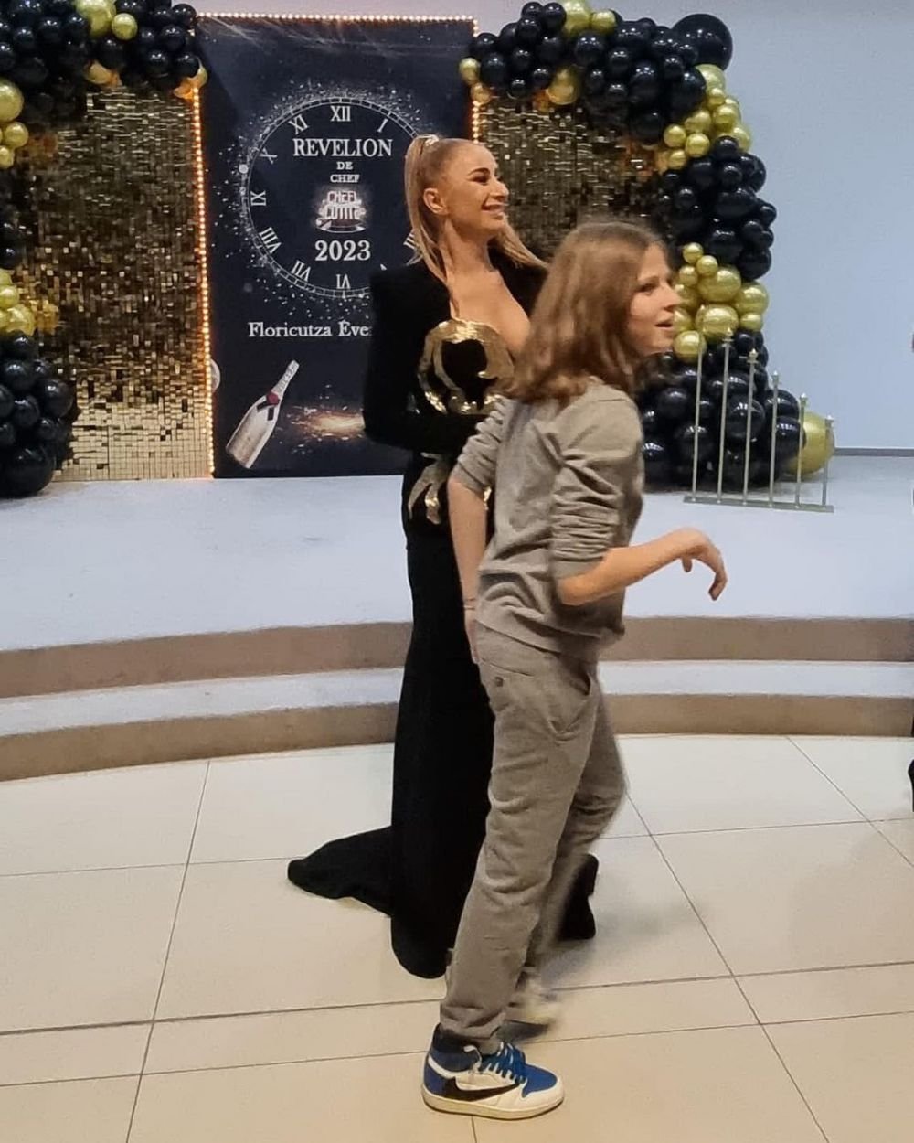 Anamaria Prodan, strălucitoare la propriu și la figurat &icirc;n noaptea de Revelion. Ținuta spectaculoasă cu care a atras atenția