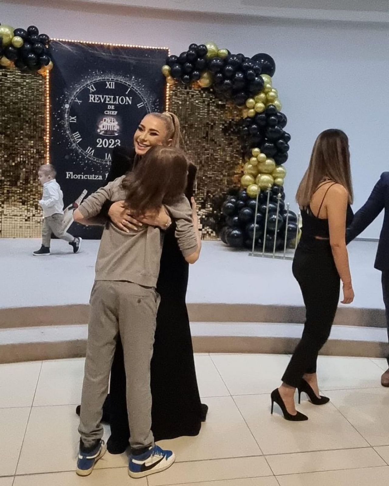 Anamaria Prodan, strălucitoare la propriu și la figurat în noaptea de Revelion. Ținuta spectaculoasă cu care a atras atenția_6