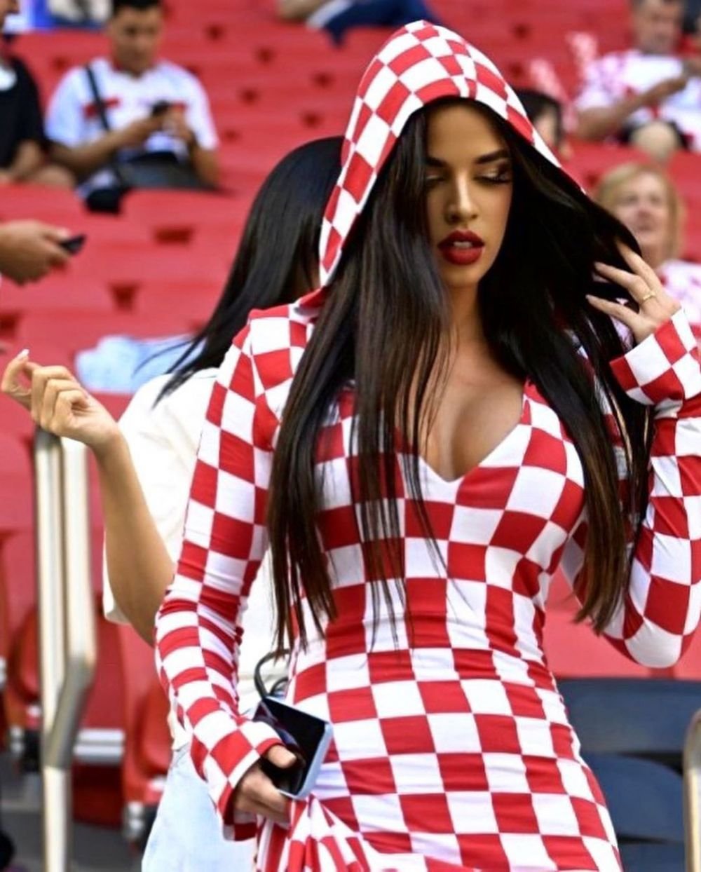 Ținuta incendiară cu care Ivana Knoll a făcut senzație de Revelion. A petrecut cu Cardi B și a atras privirile cu un outfit spectaculos_115