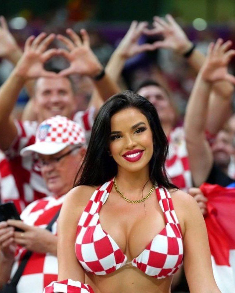 Ținuta incendiară cu care Ivana Knoll a făcut senzație de Revelion. A petrecut cu Cardi B și a atras privirile cu un outfit spectaculos_118