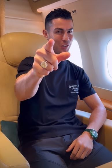 „Cel mai mare din lume va fi prezentat! Hala Ronaldo!” Cristiano îmbracă pentru prima dată tricoul lui Al Nassr _6