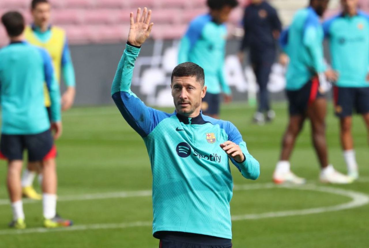Show la antrenamentul cu public al catalanilor, cu peste 15.000 de oameni pe Camp Nou. Moment de magie cu Pedri și Lewandowski_4