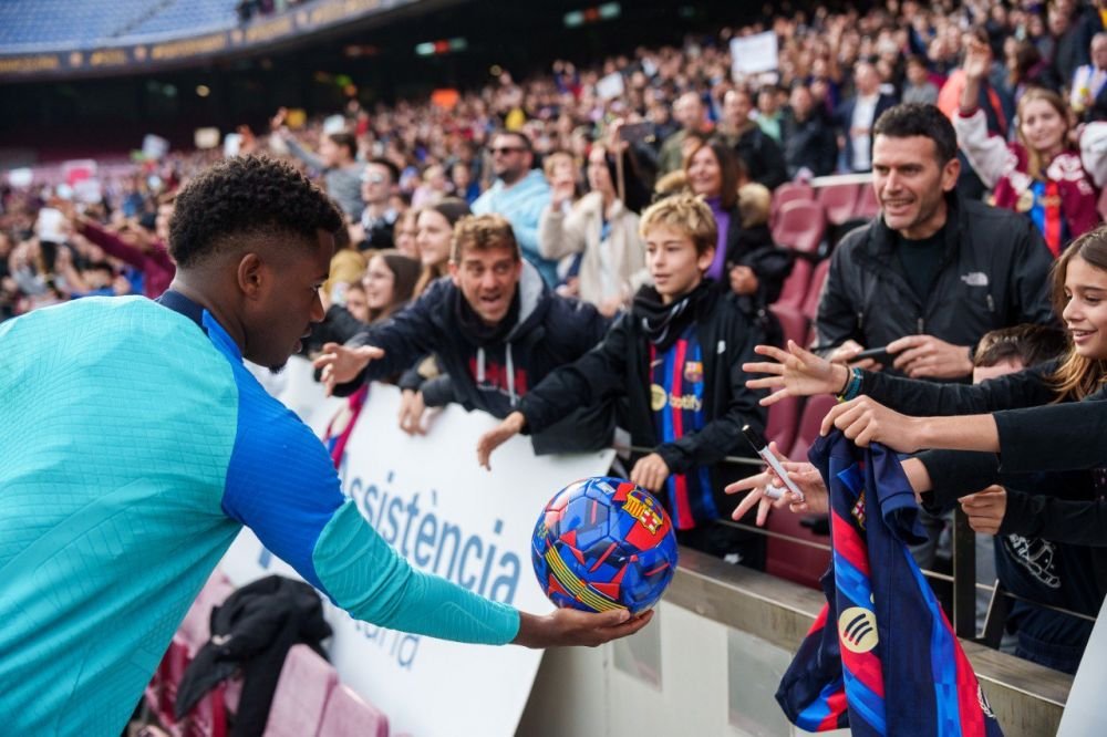 Show la antrenamentul cu public al catalanilor, cu peste 15.000 de oameni pe Camp Nou. Moment de magie cu Pedri și Lewandowski_6
