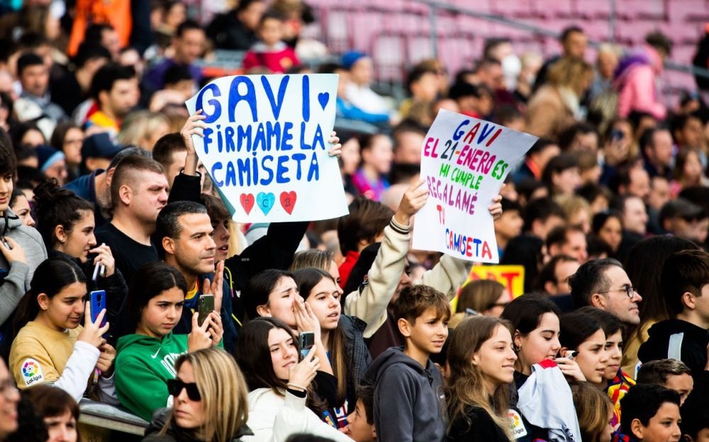 Show la antrenamentul cu public al catalanilor, cu peste 15.000 de oameni pe Camp Nou. Moment de magie cu Pedri și Lewandowski_7